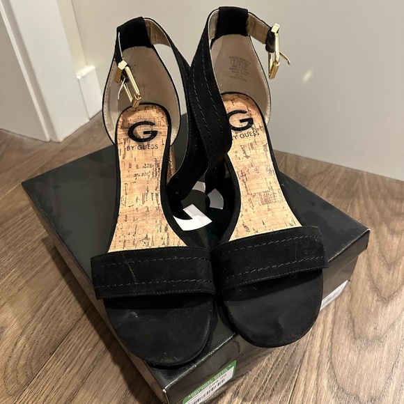 G by Guess heels - Picture 2 of 3